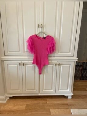 Express: Ribbed Ruffle Sleeve Hot Pink Bodysuit Size Small